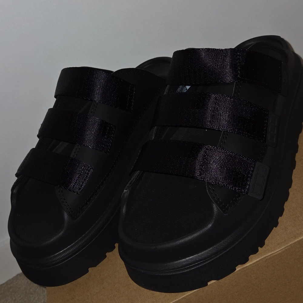UGG GoldenGlow Slide